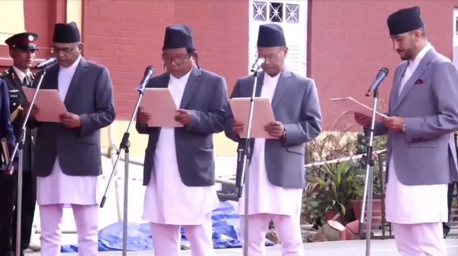 नवनियुक्त ४ मन्त्रीले लिए शपथ